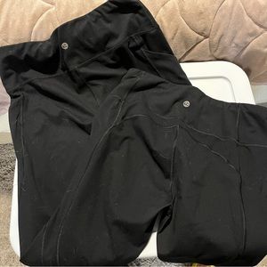 TWO full length workout leggings with pockets! 🏋🏻️